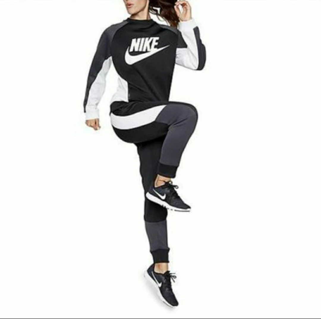 Nike Women's Crewneck - photo 2