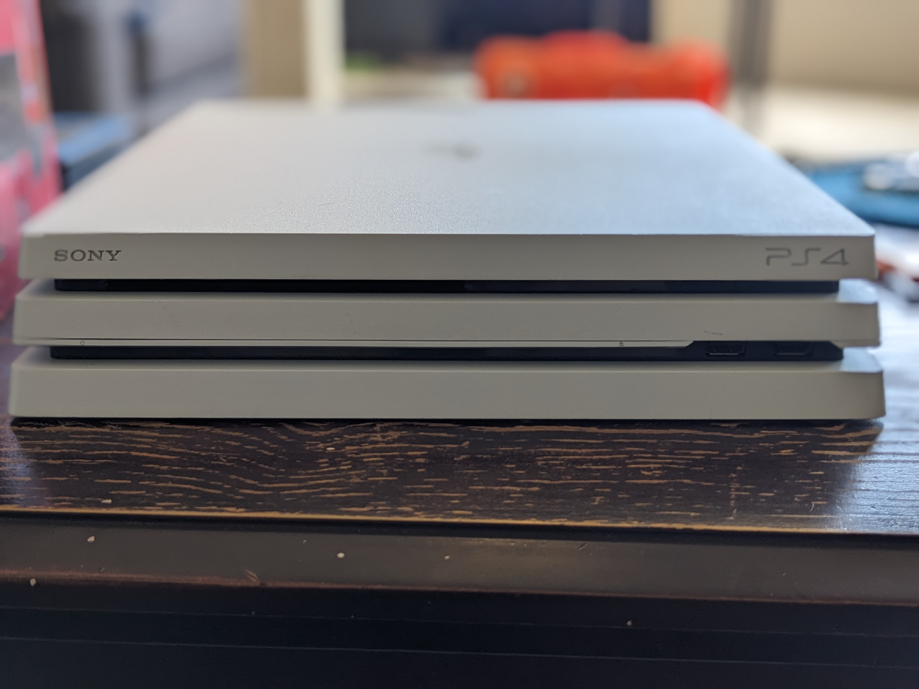 PS4 Pro 2TB SSD, NO controllers image indicator(2)