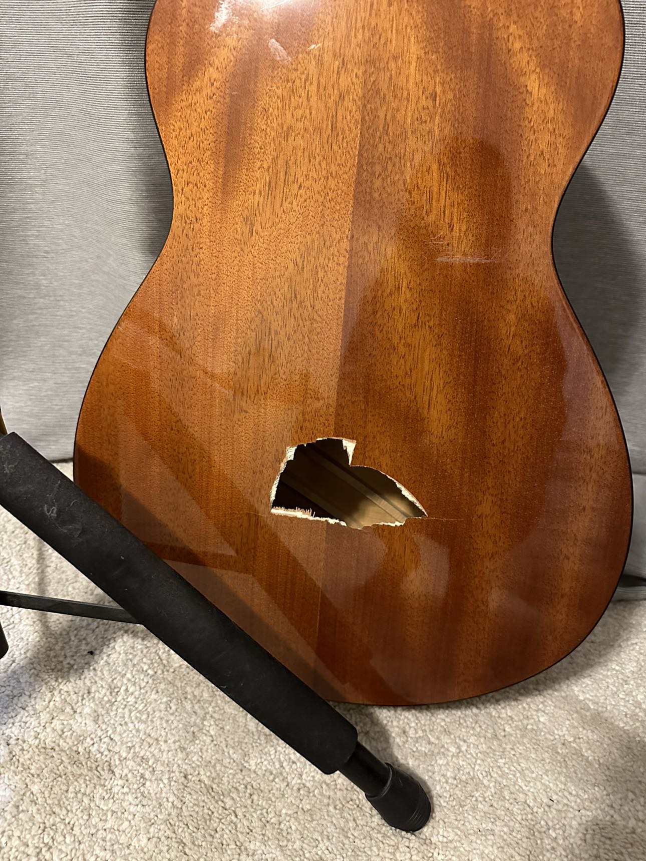 Broken YAMAHA Guitar - photo 4