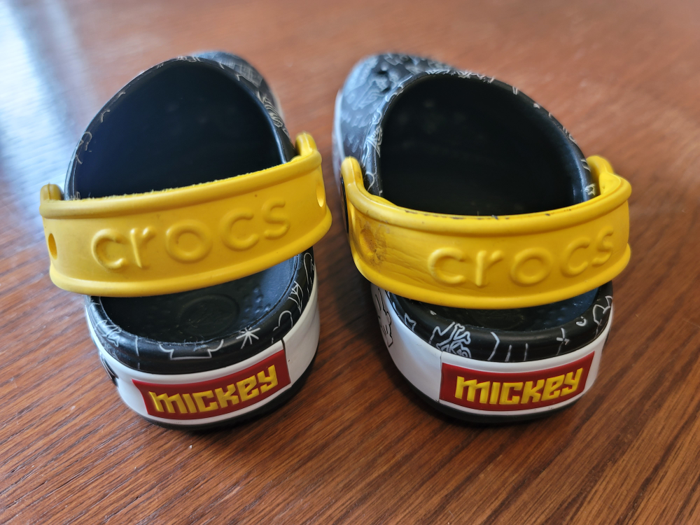 Mickey Mouse Crocks size 6 image indicator(3)