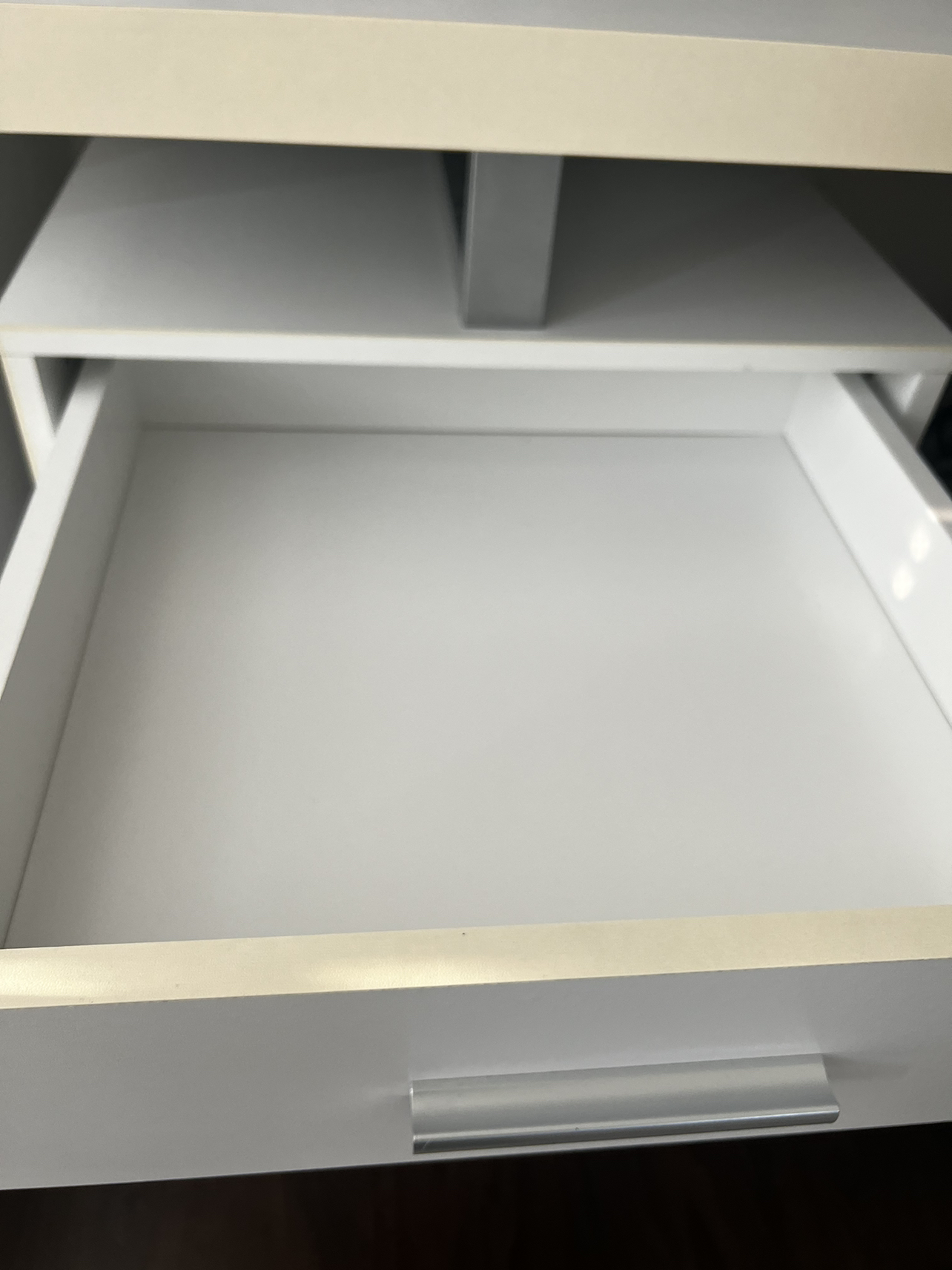 White computer desk - photo 2