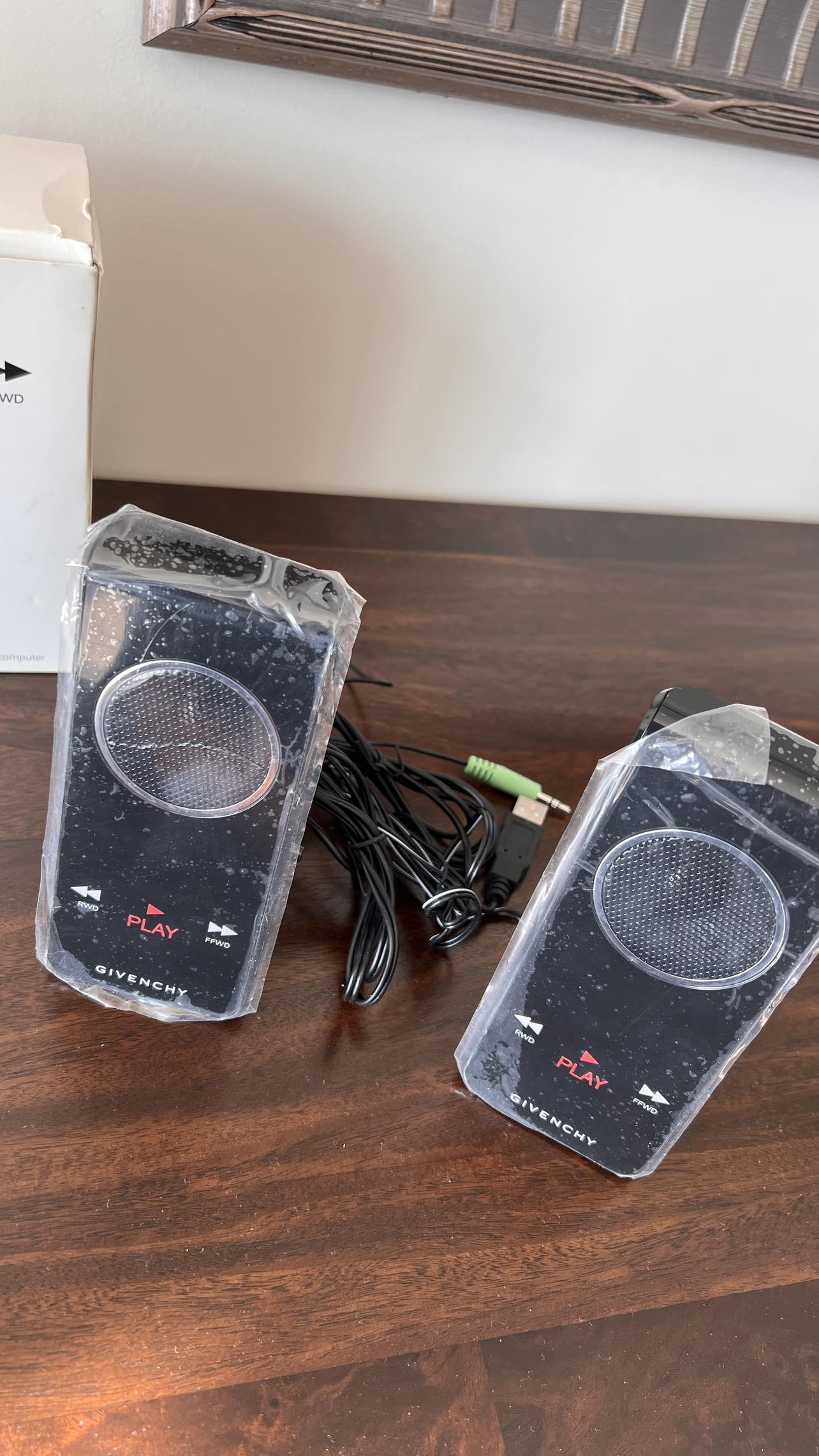 Givenchy PC Speakers thumbnail
