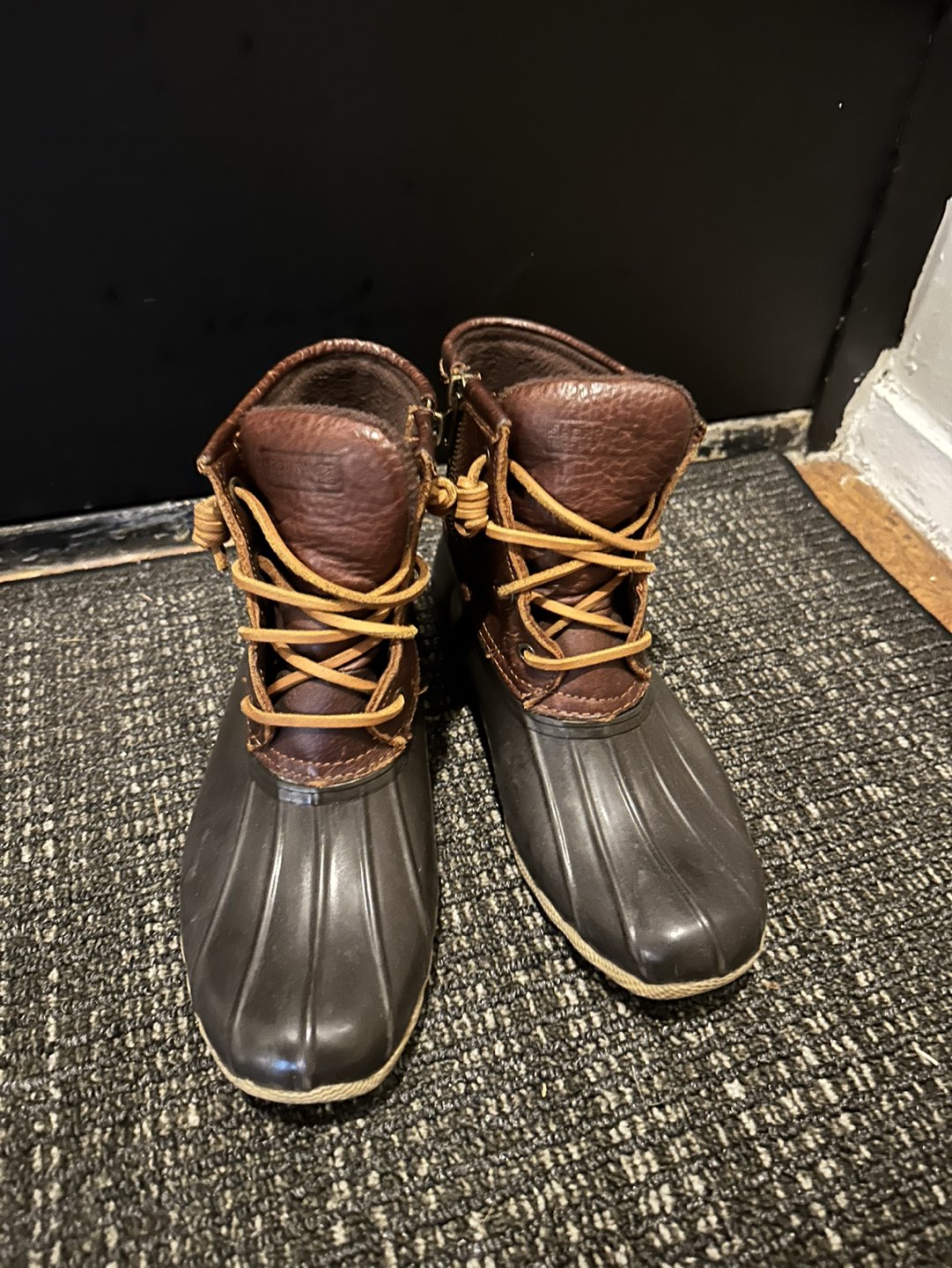 Women’s sperry rainboots size 7
