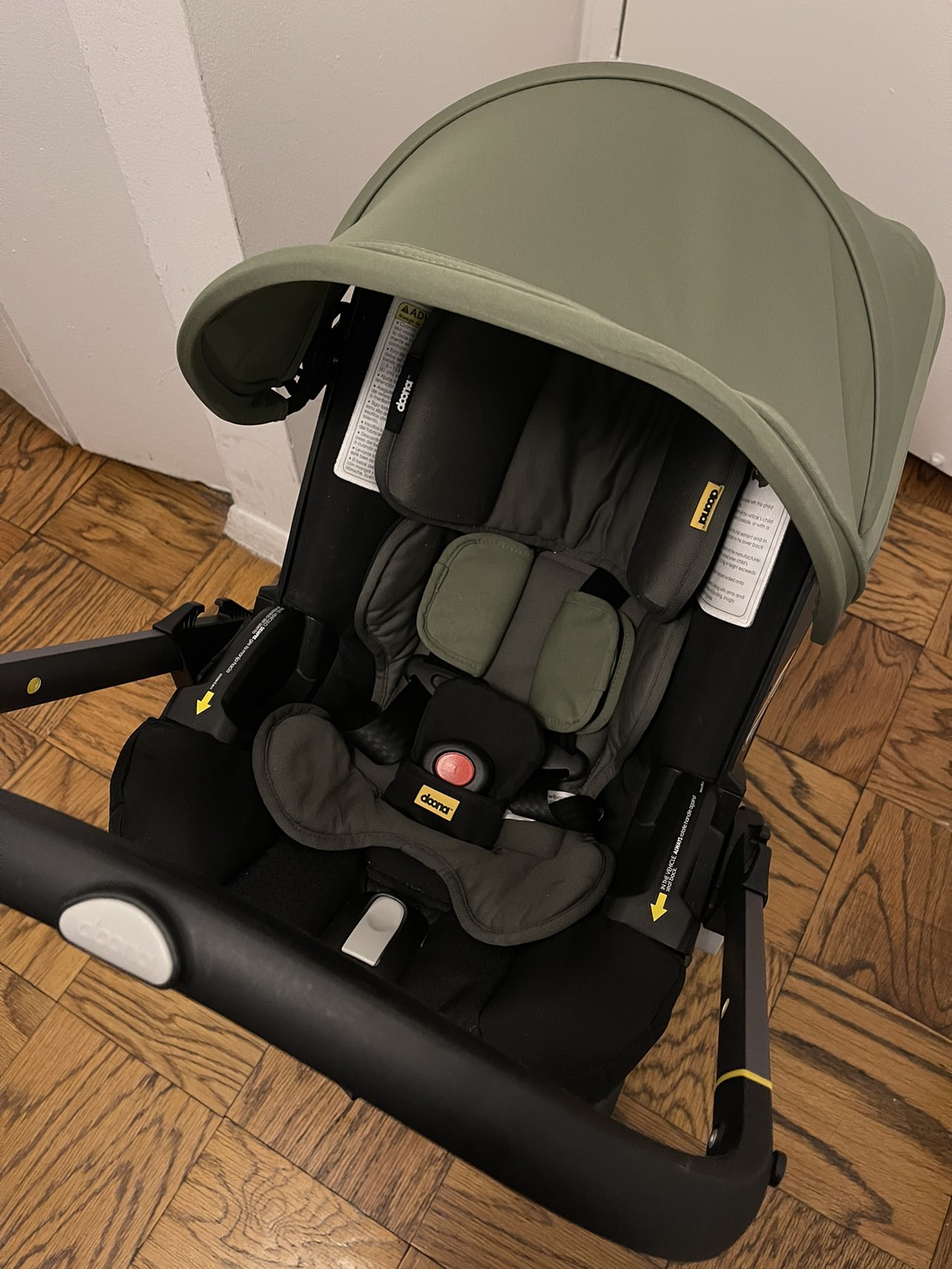 Doona Infant Car Seat with base- Black W/Green