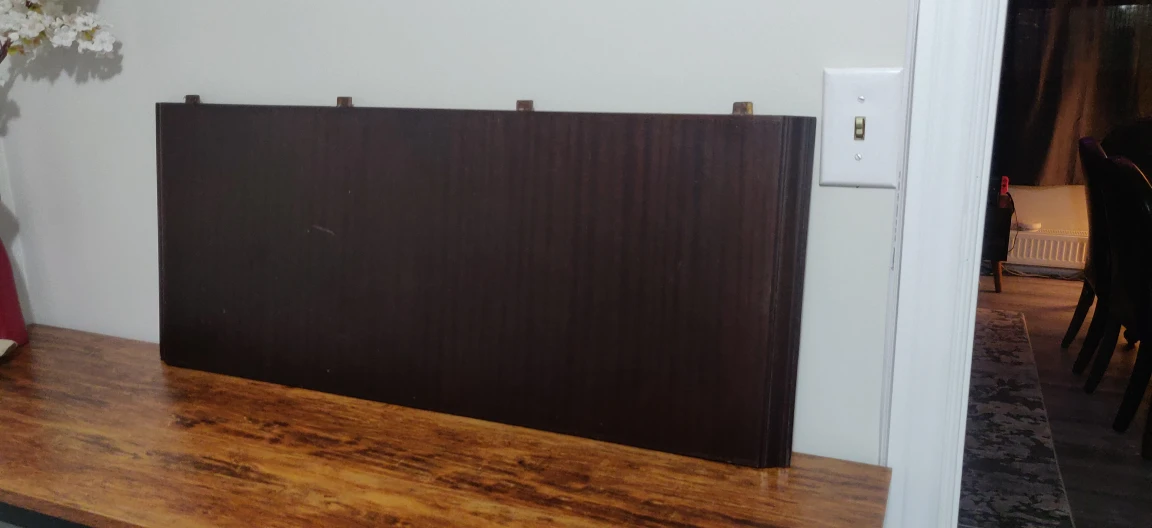 URGENT, Extendable wooden table + 4 faux leather chairs image indicator(8)