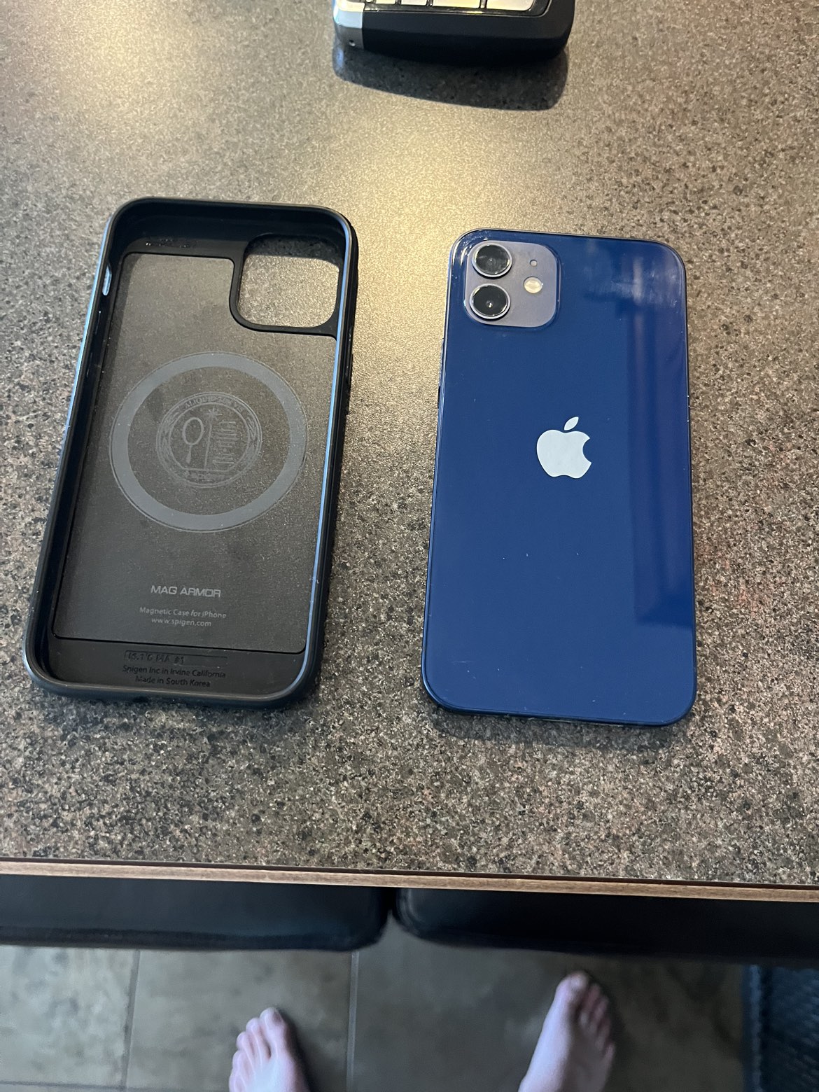 IPhone 12 128gb with a case - photo 2