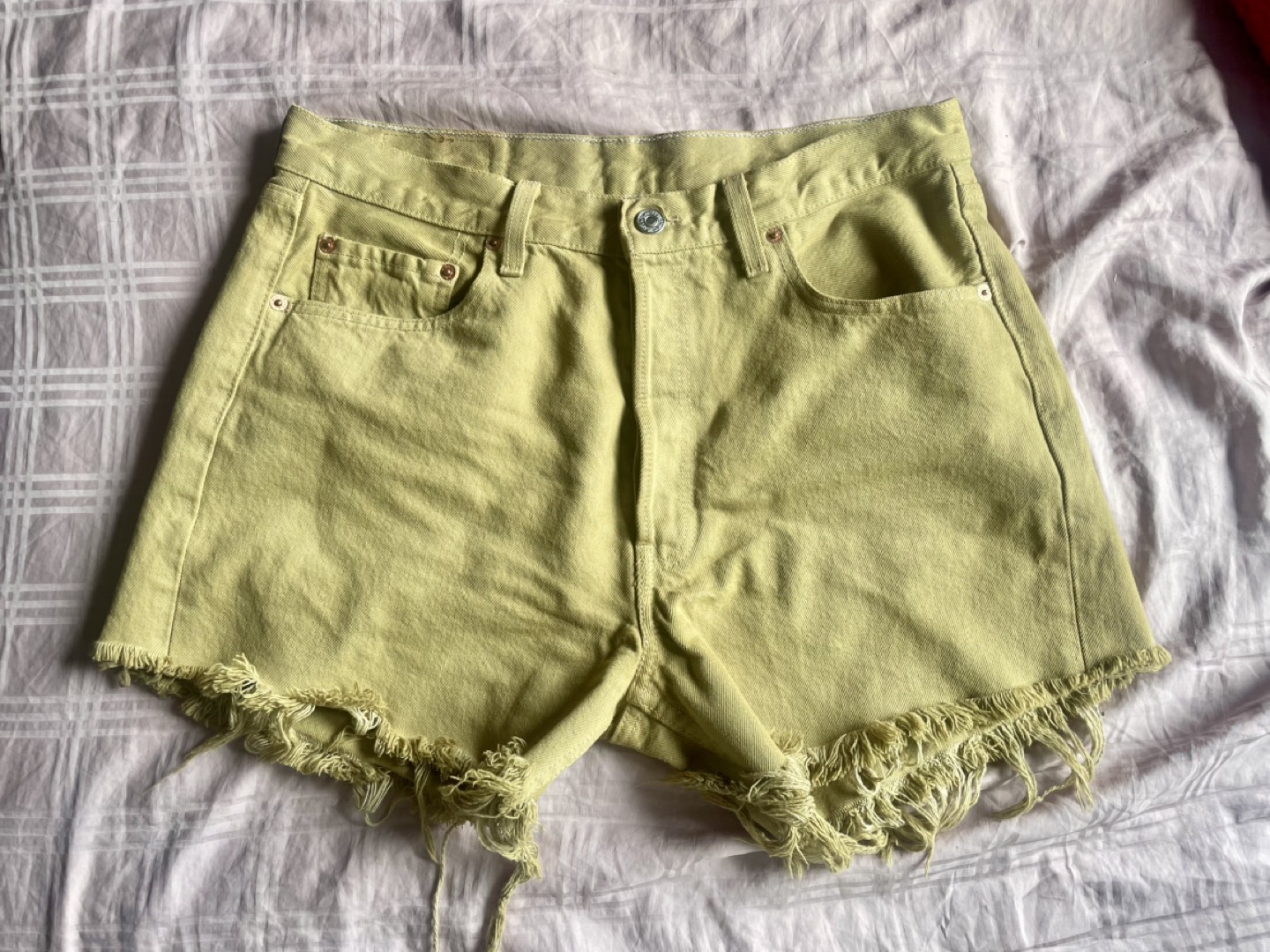 Amazing vintage Levi’s denim shorts 29-30 image indicator(2)