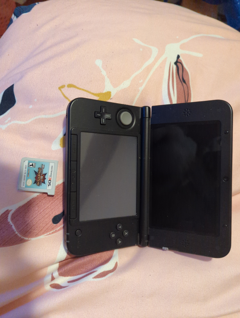 nintend 3ds xl (blue) plus one free game