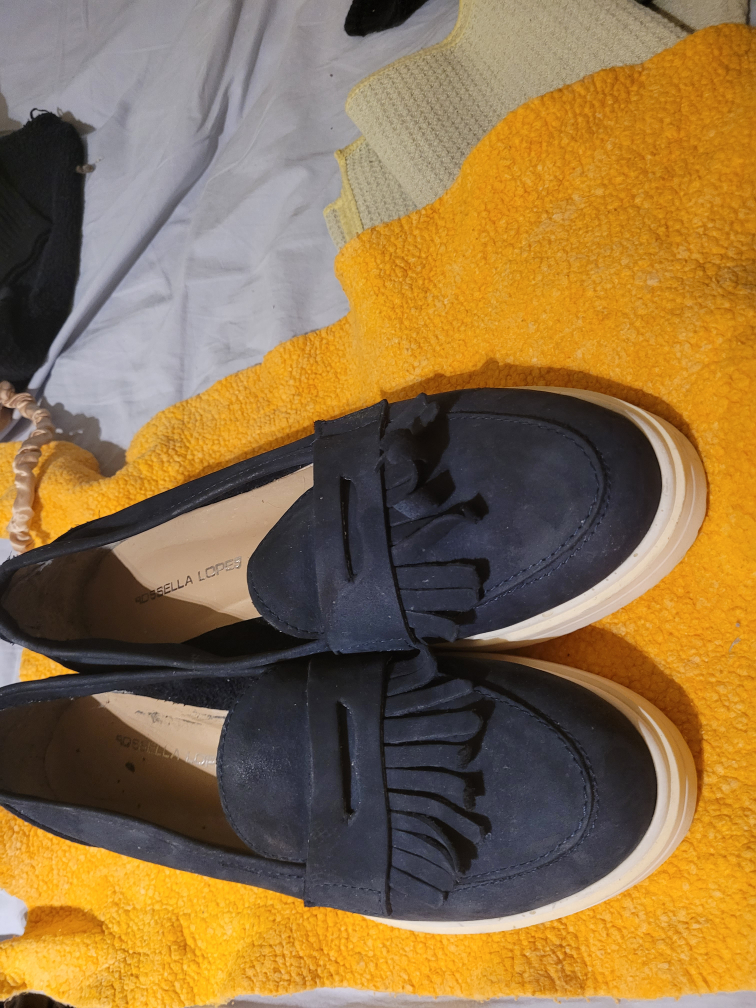 like new canvas shoes size 9.5 thumbnail