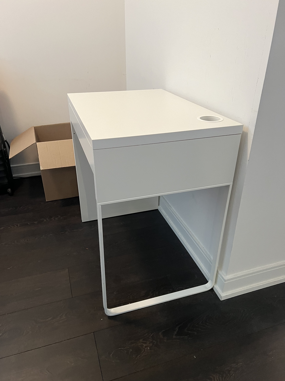 [Moving out] IKEA table - MICKE image indicator(4)