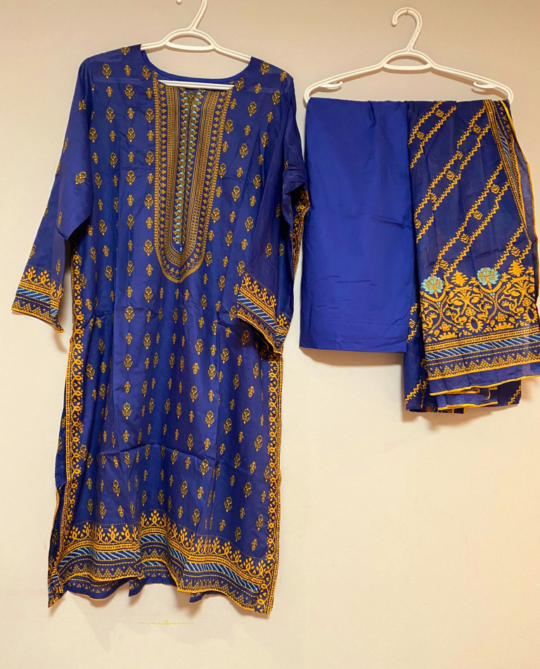 Pakistani Ladies Lawn Suits 3 Pieces Original SALINA Large Size image indicator(4)