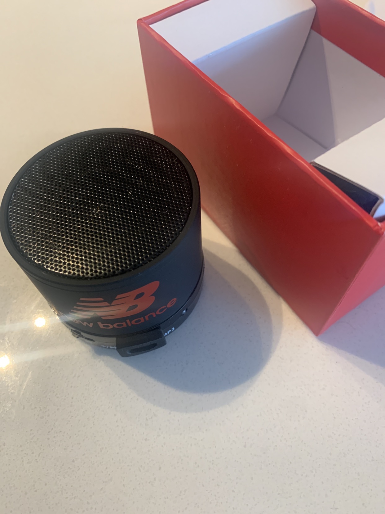 New Balance Mini speaker image indicator(2)
