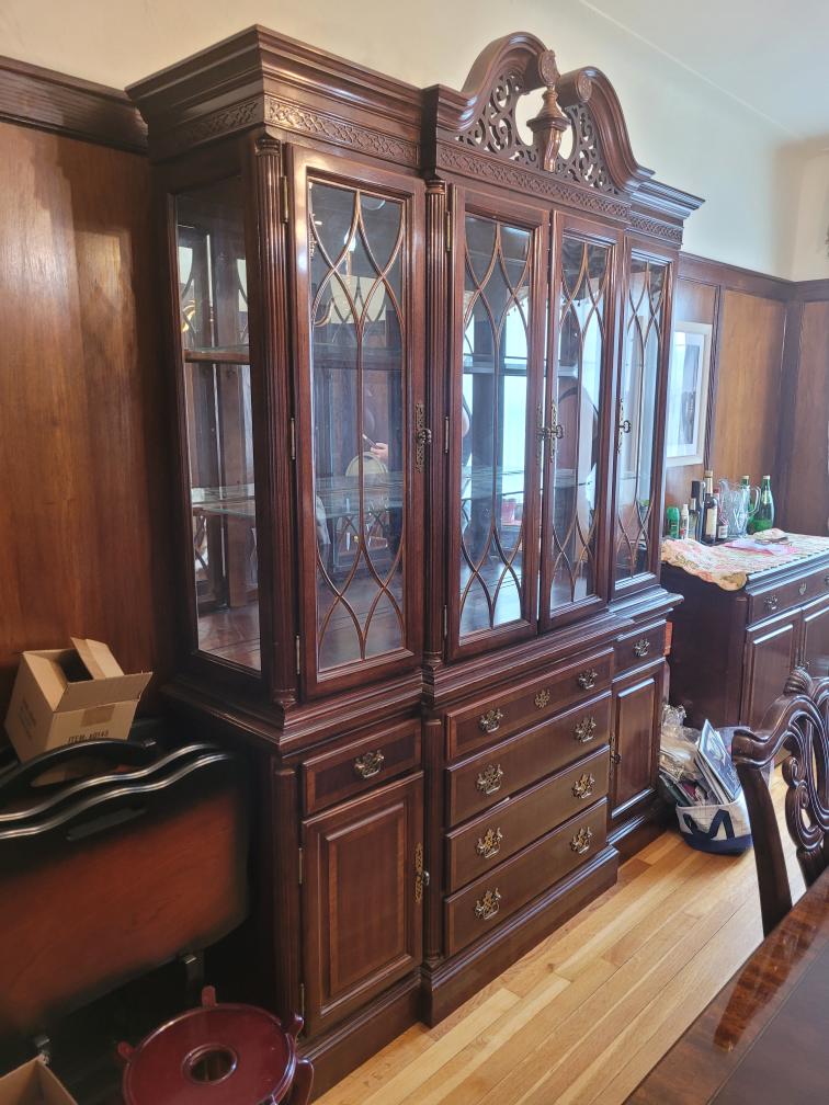 break Front - China Cabinet - photo 2