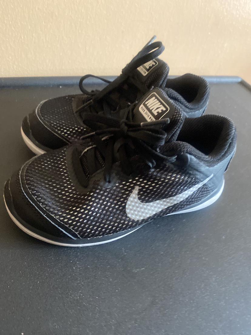 Nike Shoes Boys Size 11C - photo 3