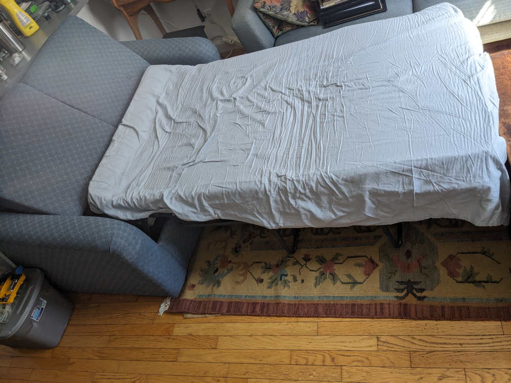 Pull out sleeper couch - photo 3
