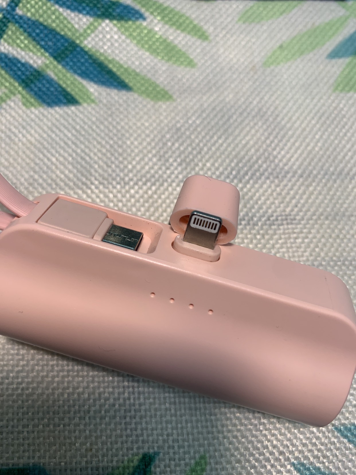 Portable charger Mini power bank in Pink for iPhone 10000mAh image indicator(2)