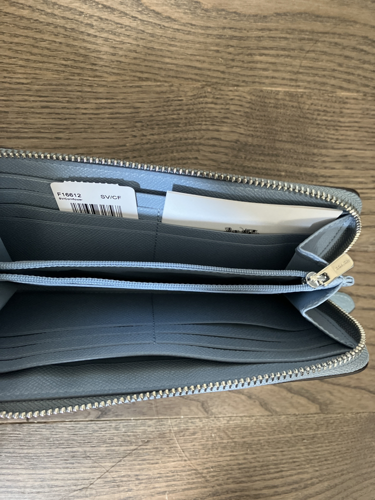 Coach wallet BNWT image indicator(2)