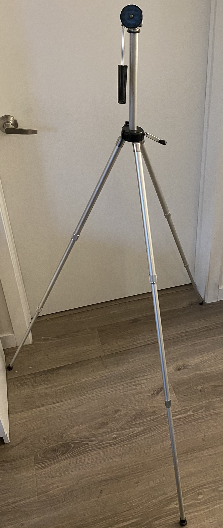ARGUS Camera Tripod - Good Shape - photo 3