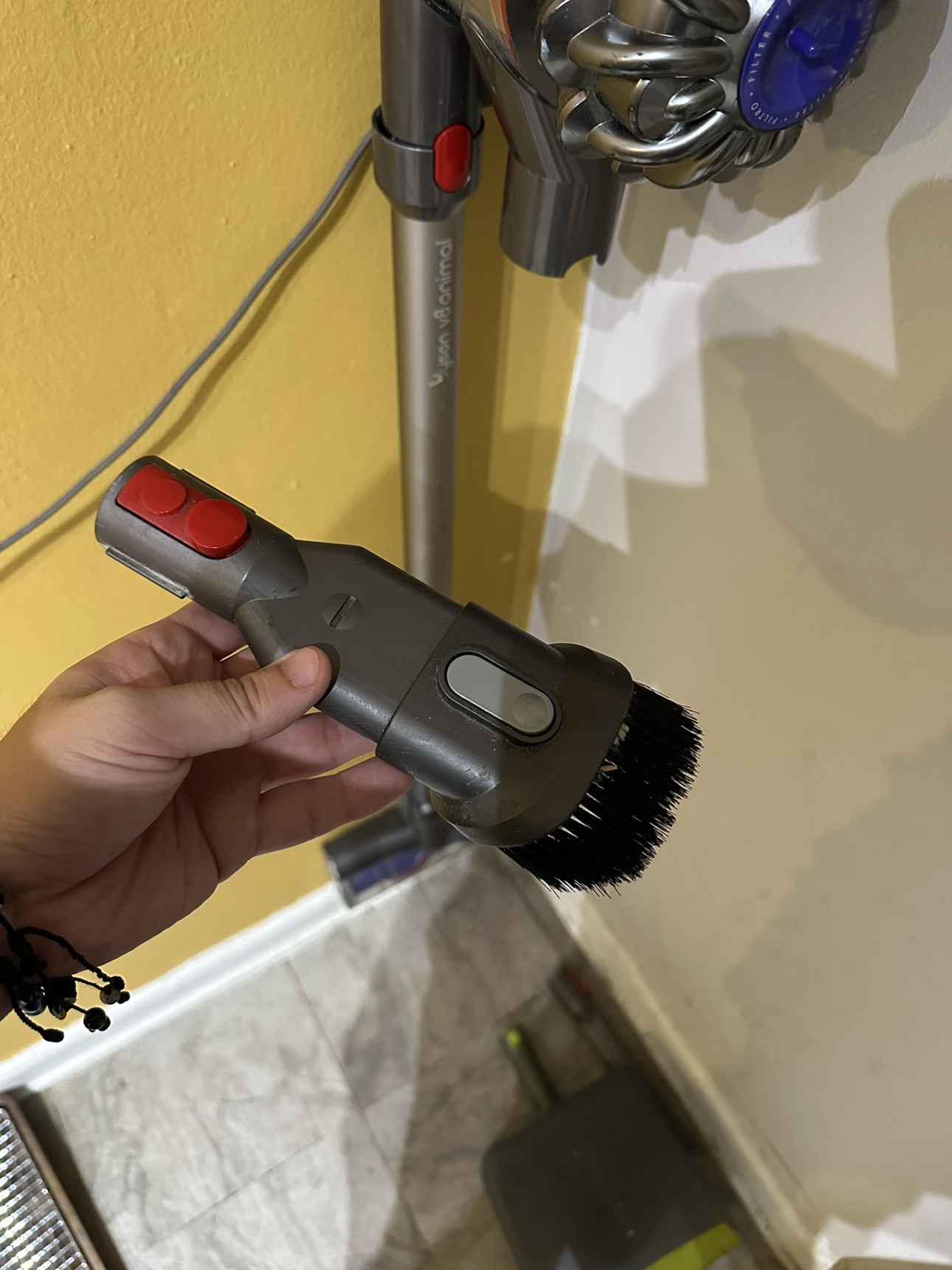 dyson v8 vacuum - photo 5
