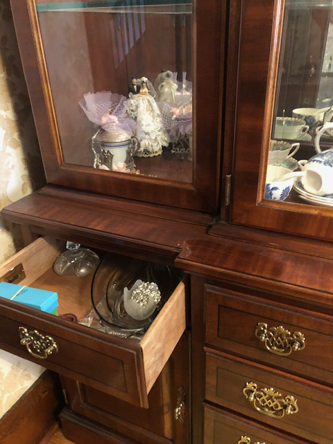 Dining room hutch - photo 2