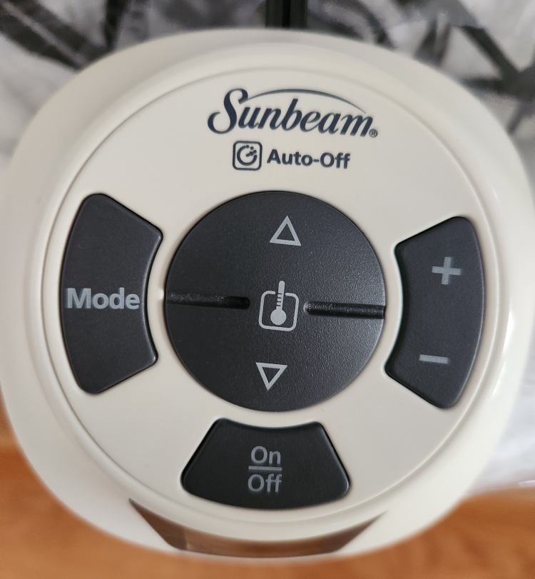 Sunbeam heated mattress pad. Twin bed. image indicator(2)