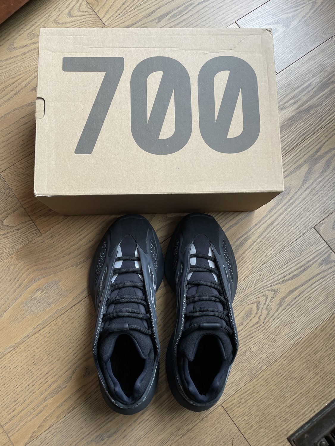 Yeezy 700v3 Dark Glow size 7.5 - photo 2