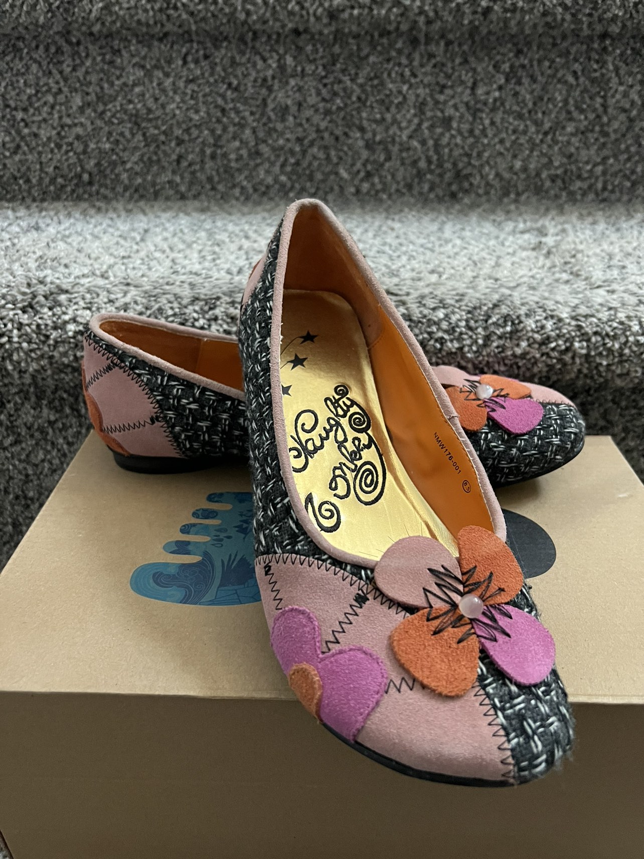 Women’s flats
