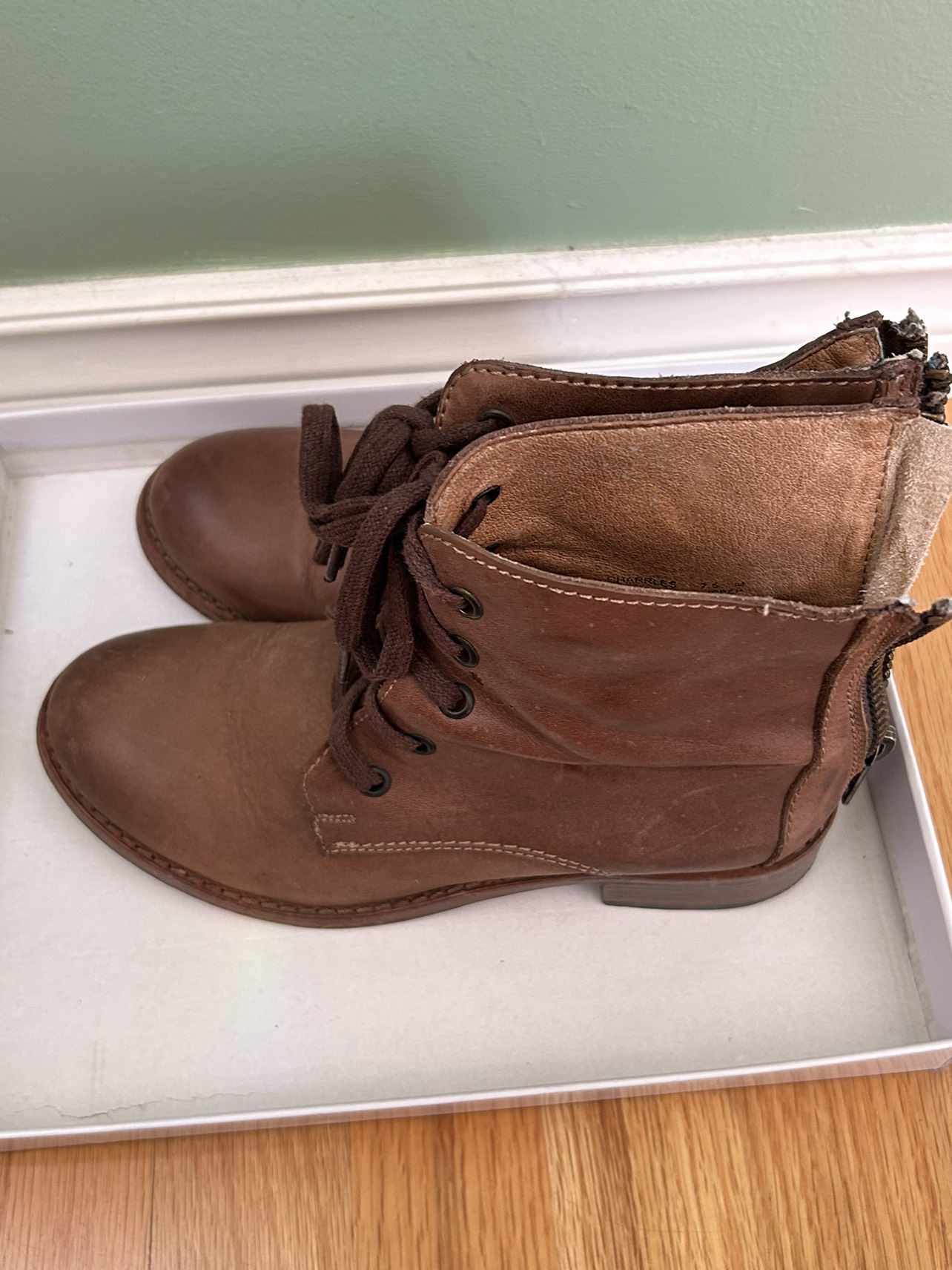 Steve Madden Women’s Leather Boots size 7.5 image indicator(2)