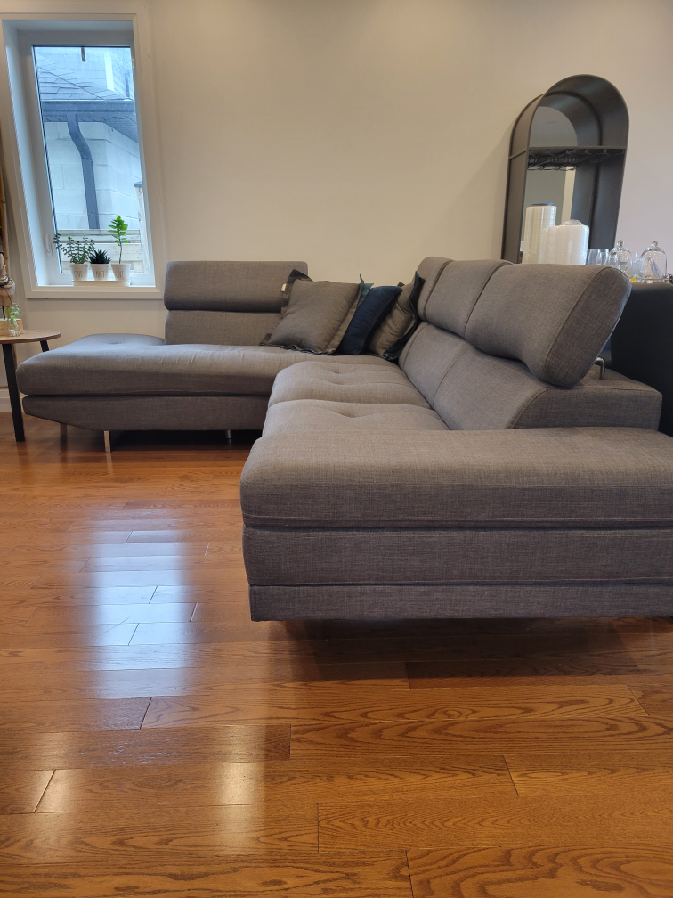 MOVING SALE - Sectional Sofa + 3 Cushions - photo 2