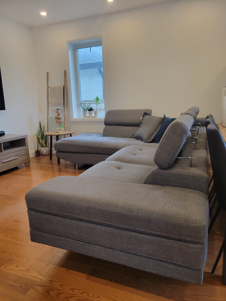 MOVING SALE - Sectional Sofa + 3 Cushions - photo 3