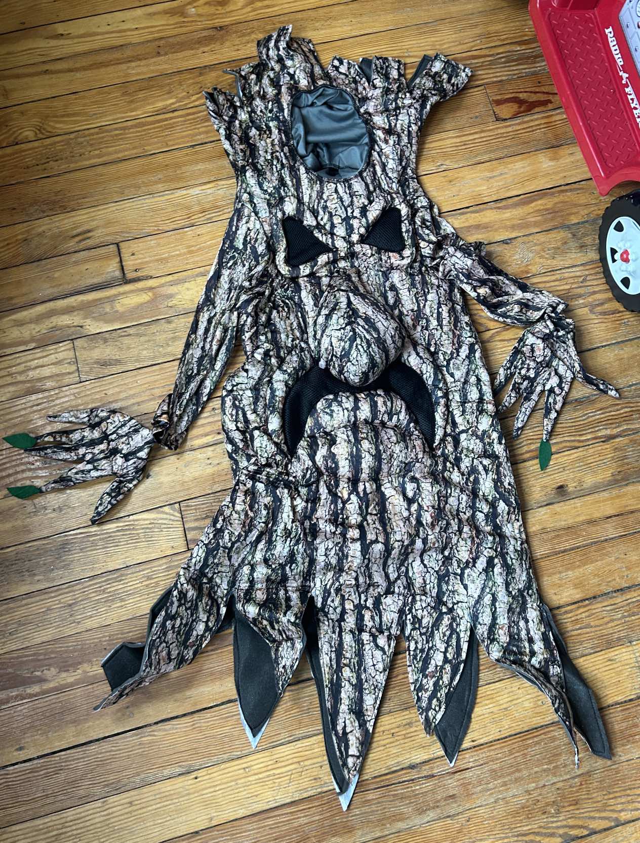 Scary tree costume