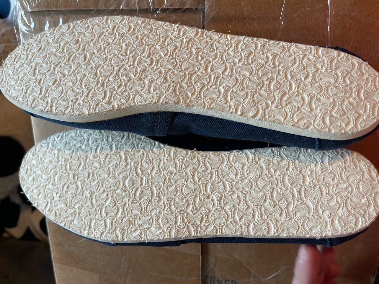 TOMS size 9 -Never worn! - photo 4