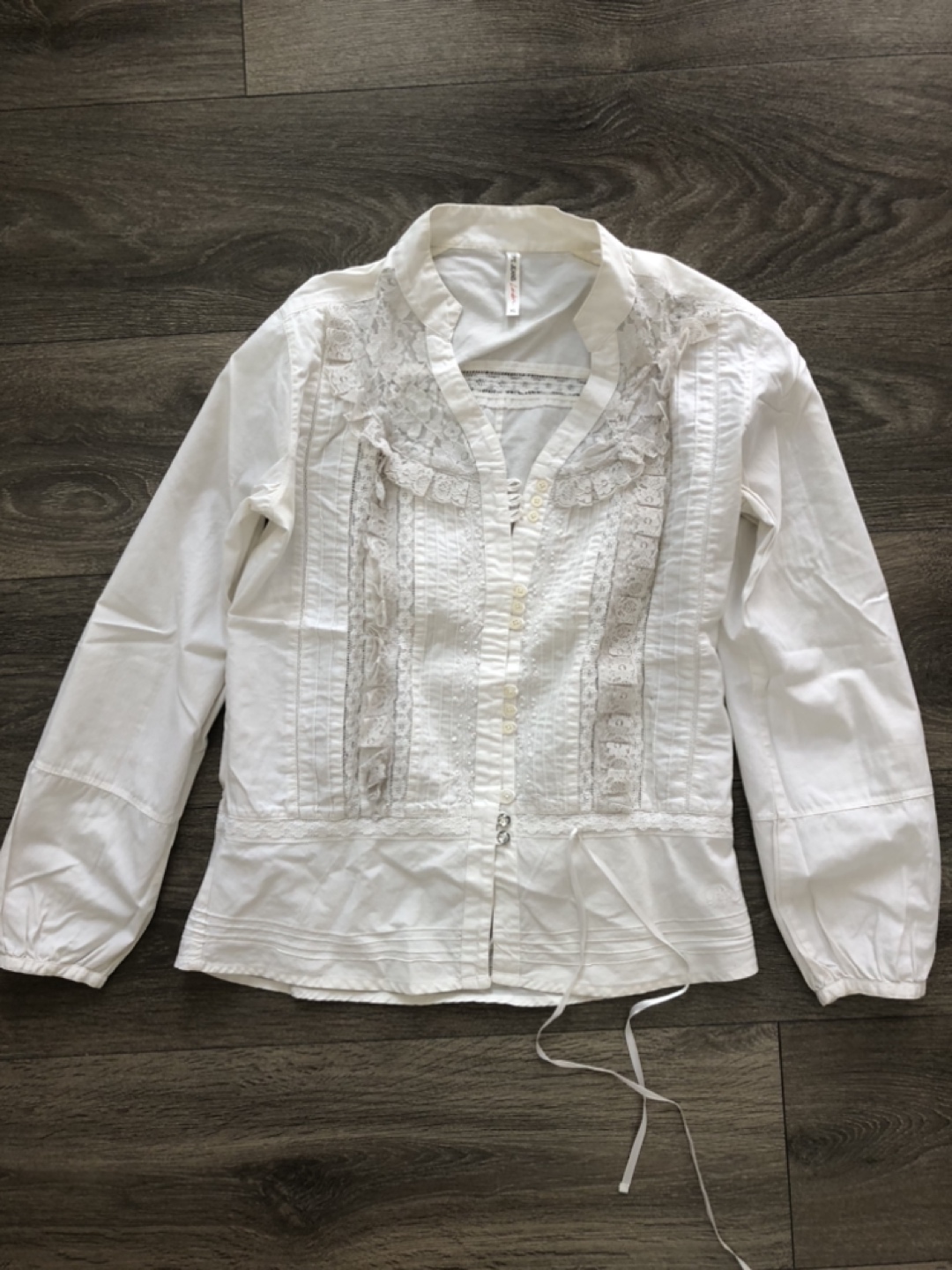 Tops, shirts & shorts image indicator(4)