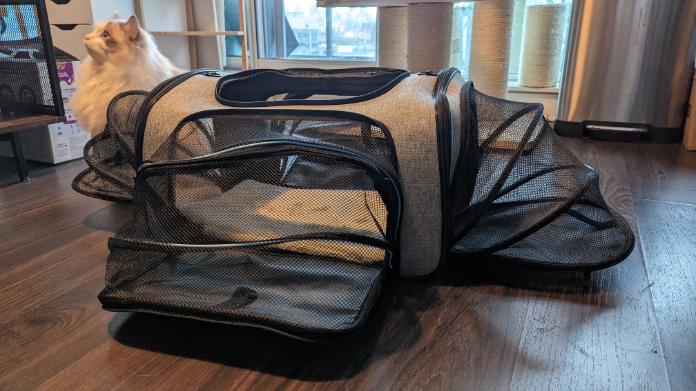 Soft-sided Pet Carrier (Expandable) image indicator(2)