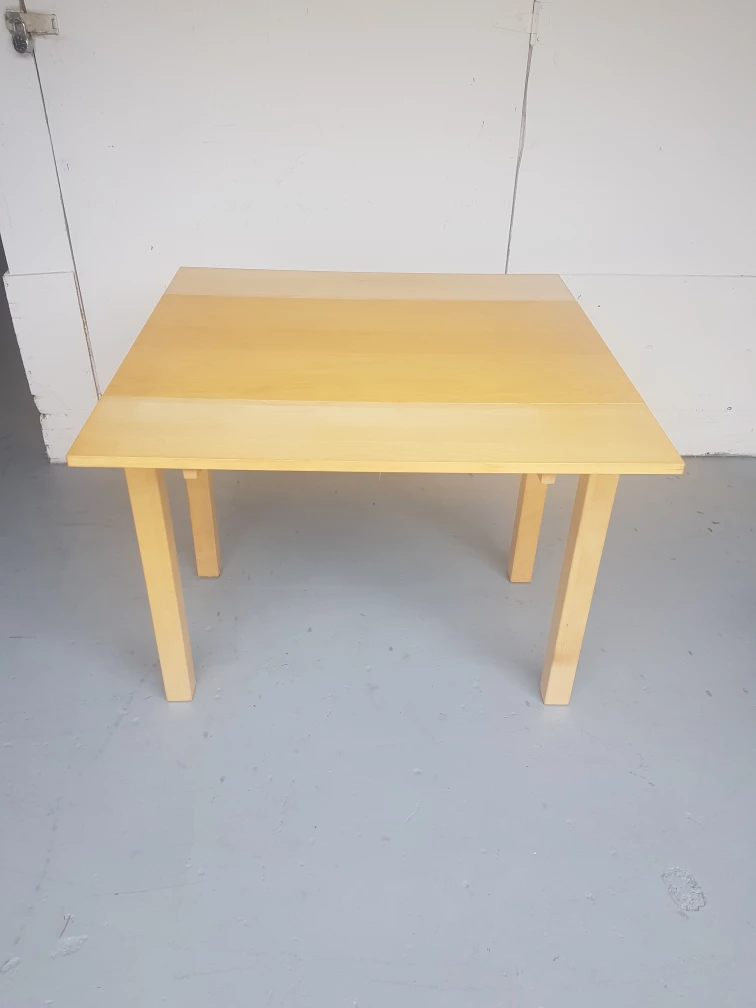 Dining table 🥕