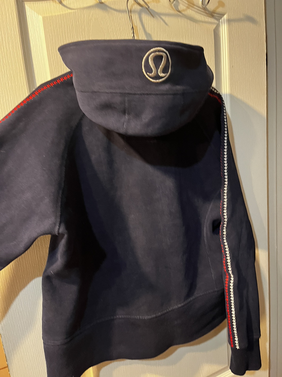 Lululemon hoodie image indicator(2)