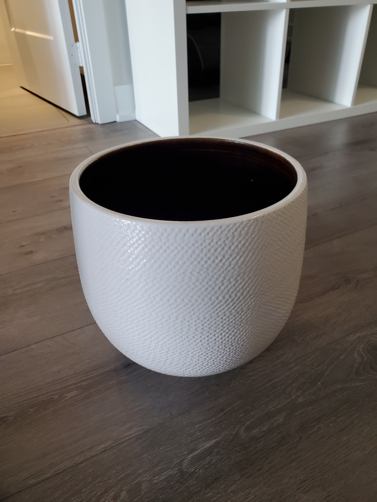 huge flower pot for sale $20 thumbnail
