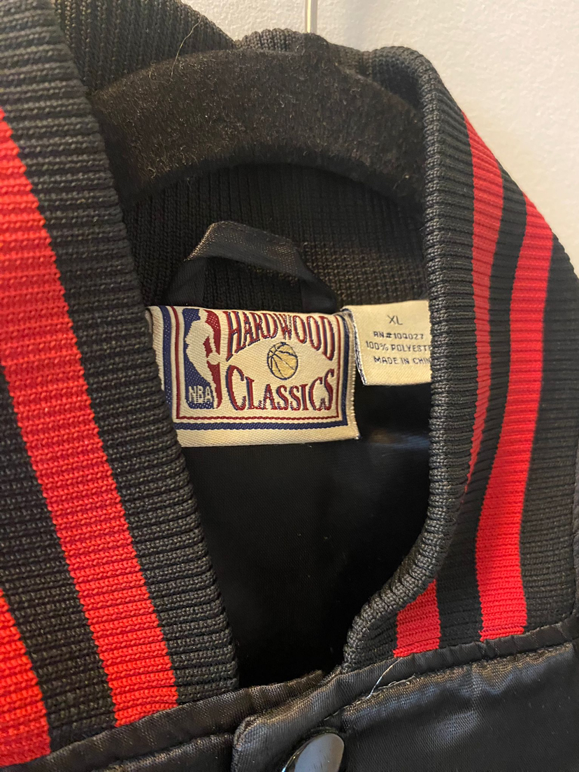 Hardwood classic Chicago Bulls varsity - photo 2