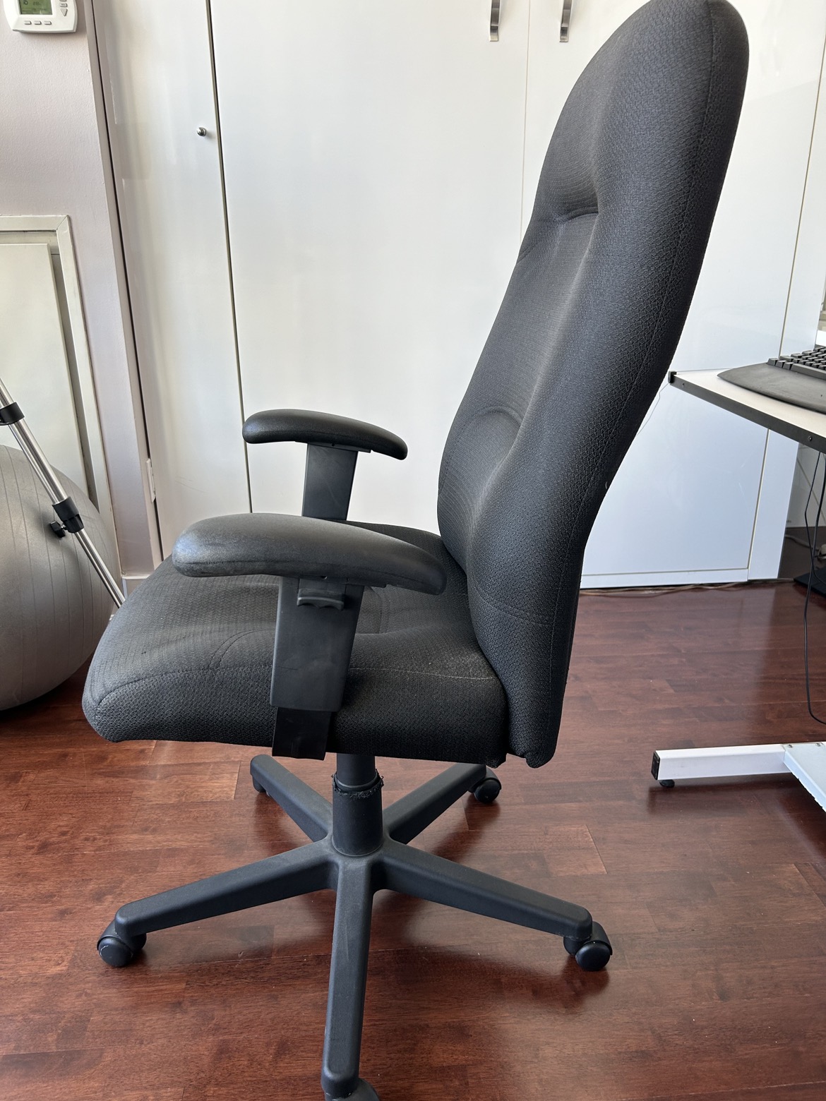 Office desk chair - photo 3