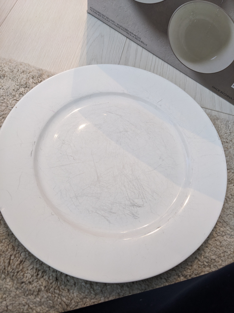 Dish set/ dinnerware