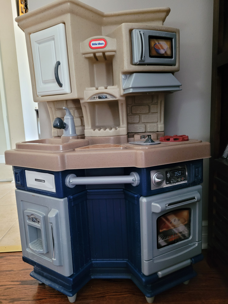 Little Tikes play kitchen