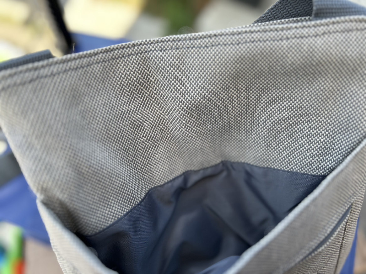 Thirty one over shoulder bag image indicator(2)