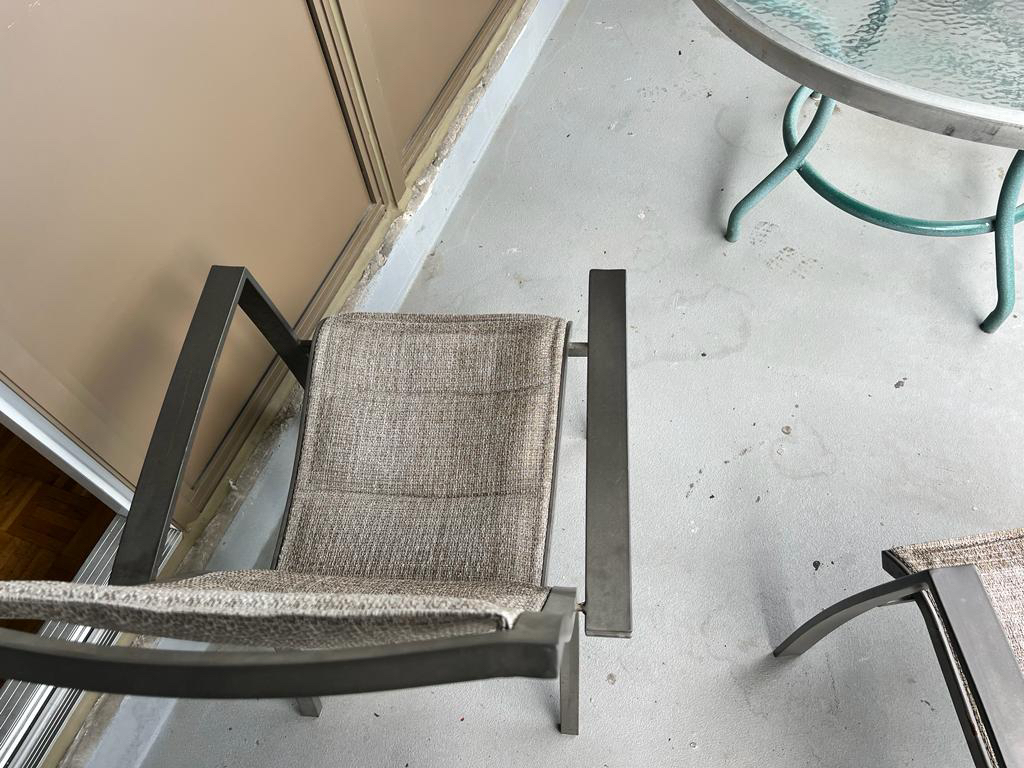 Patio Table + 4 chairs - photo 2