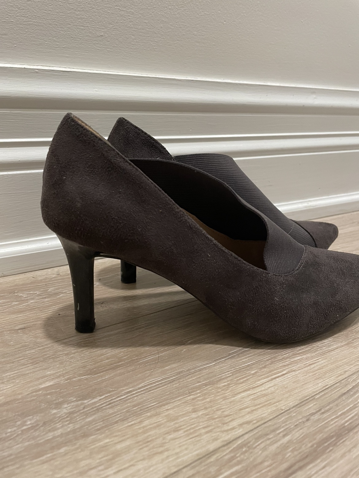 Grey Heels size 8.5 Like New image indicator(3)