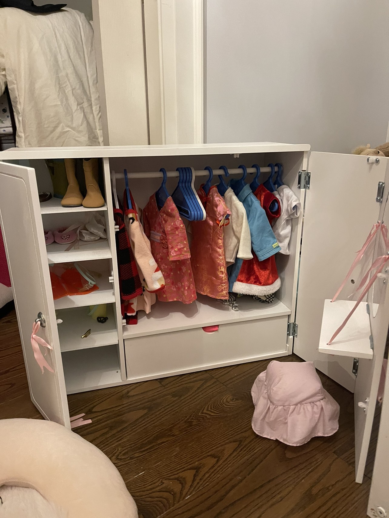 American girl dolls closet - photo 3
