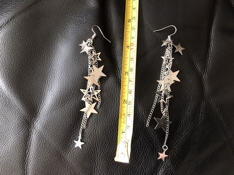 Earrings dangling image indicator(2)