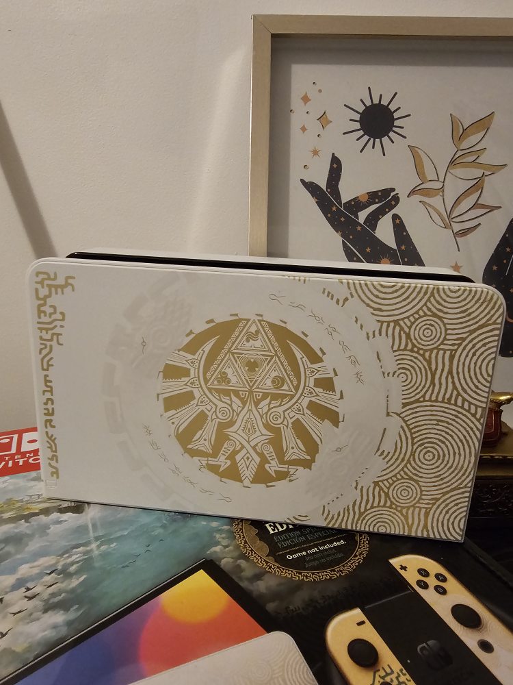 Nintendo Switch OLED Legend of Zelda edition image indicator(3)