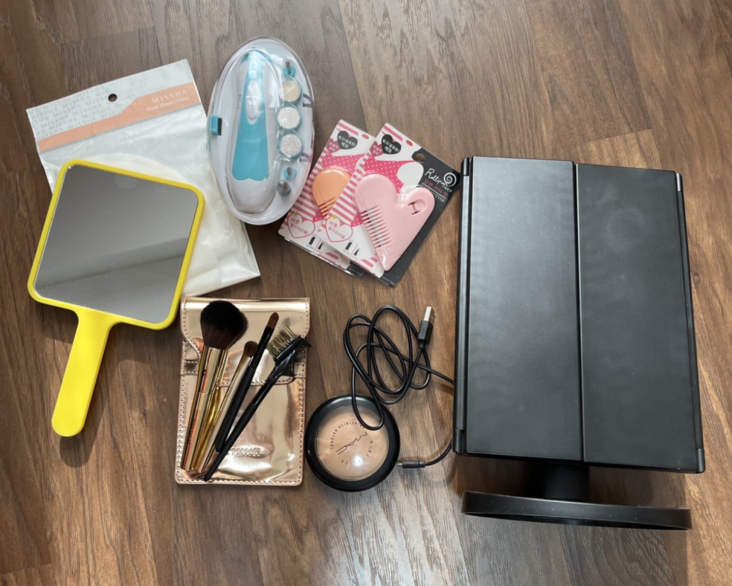 Cosmetic goods thumbnail