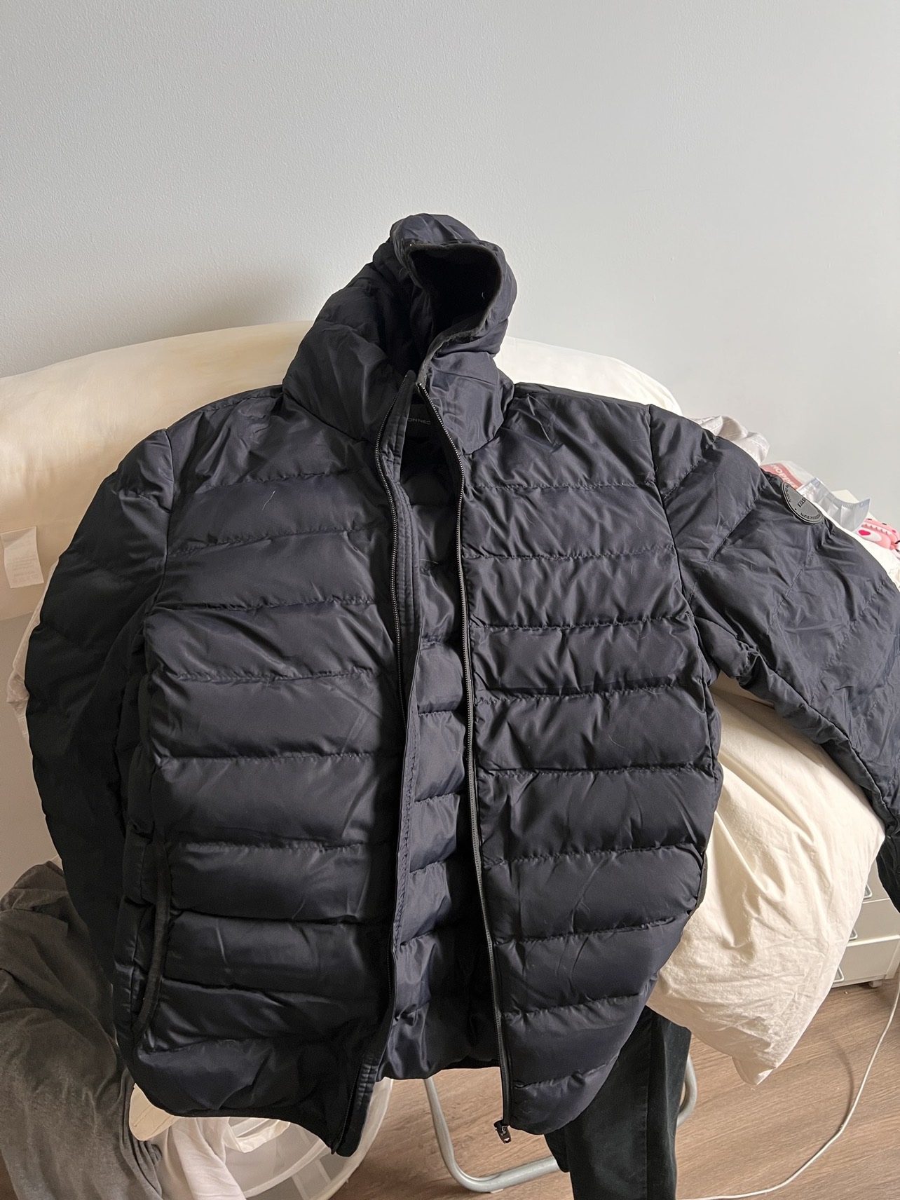 Woman light jacket, moving out