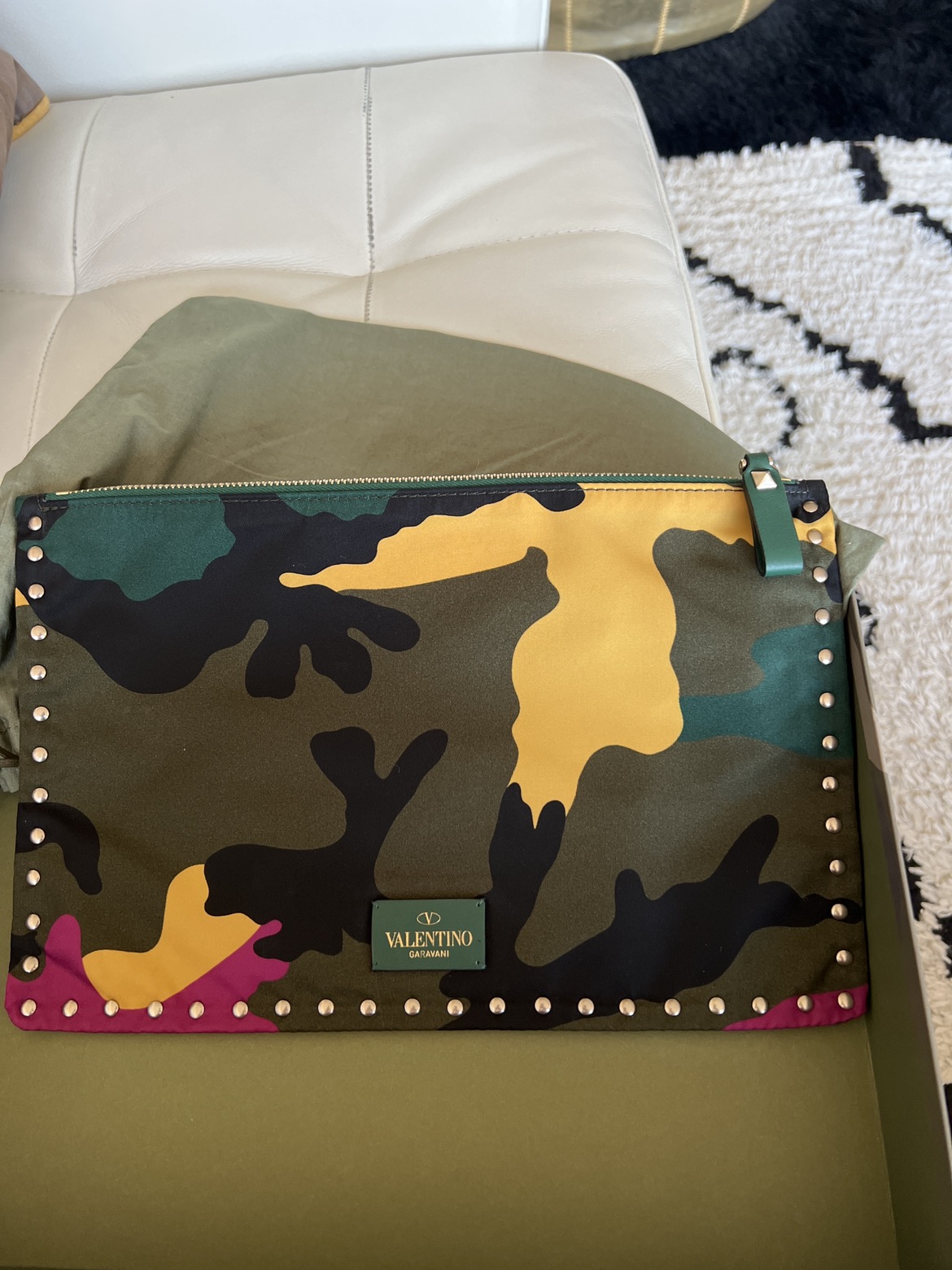 Valentino Rockstud fabric clutch - photo 3